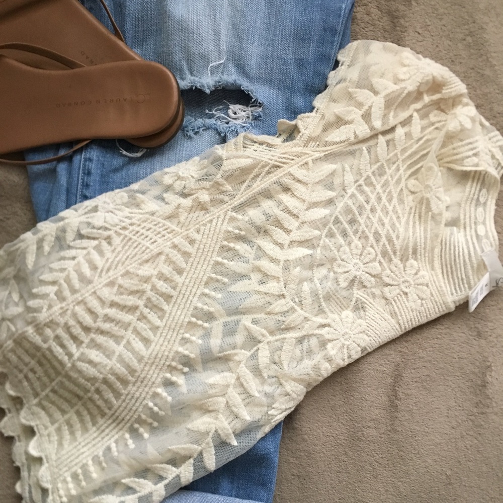 🔴LAST CHANCE🔴 Crocheted Lace Crop Top